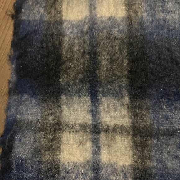 Steve Madden plaid grey and blue large scarf /wrap 86"by15" boho classic tassels - Picture 4 of 5